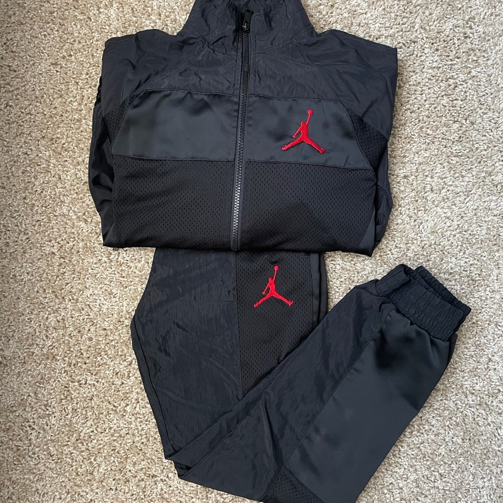 2 piece Boys Jordan tracksuit size medium (10-12)